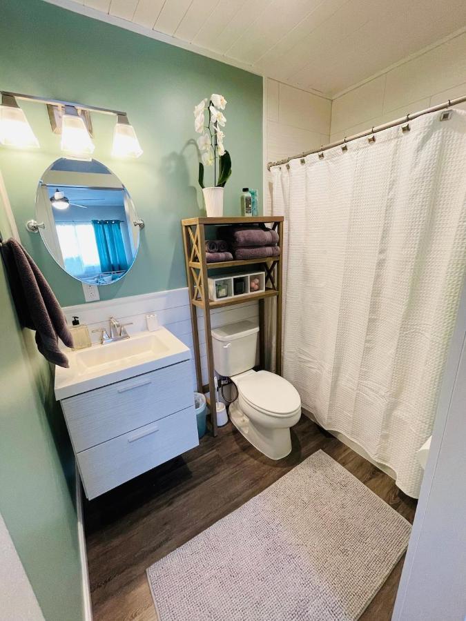 Coastal Chic Suite With Kitchenette And Private Entrance St. Petersburg Eksteriør bilde